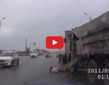 Video: Pijan u sudaru ispao iz kamiona!