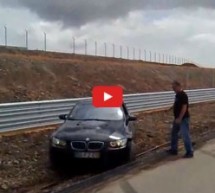 Video: Ono kada majmun sjedne za volan BMW-a!