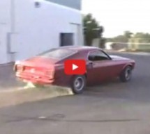 Video: Ludovao sa autom pa se kaznio lopatom po glavi!