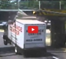Video: Bizarna kolekcija sudara kamiona s jednim mostom u Americi!