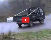 Video: Majstor za volanom kamiončića! Upoznajte nevjerovatnog Kineskog driftera u dostavnom vozilu!