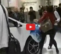 Video: Kineskinja divljala po luksuznom automobilu dok nije natjerala supruga da joj ga kupi!