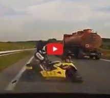 Video: Idiot na motoru provocirao vozača auta pa debelo nadrljao!
