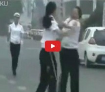 Video: I to se dešava! Saobraćajne policajke se pobile nasred raskrsnice!