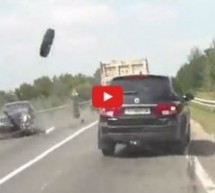 Video: Iznenadna nesreća na autoputu! Pogledajte kakvu štetu su napravila dva točka!