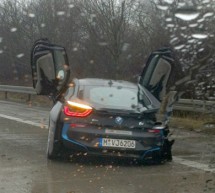 BMW i8 uništen na autoputu tokom test vožnje