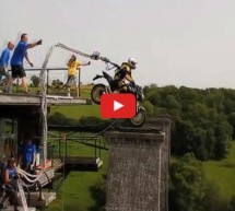 Video: Pogledajte nevjerojatni “bungee” skok sa motorom sa 70 metara visine!