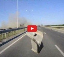 Video: Horor udes na autoputu! Krhotine zaštitne ograde pogodile šoferšajbu i umalo ubile ženu i dijete!