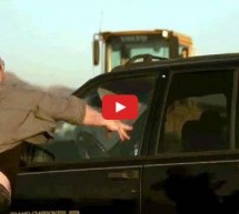 Video: Kako najlakše razbiti prozor automobila? Komadić porculana je opasniji od čekića!
