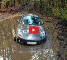 Video: Fudbaler pratio navigaciju u svom skupocjenom Porscheu pa završio u blatnjavoj kaljuži!