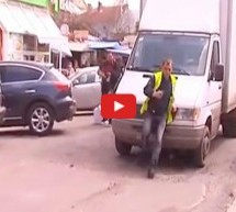 Video: Kamiondžija htio pregaziti radnika naplate parkinga pa dobio kamen u šoferšajbu