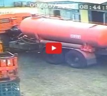Video: U djeliću sekunde: Kamion pun fekalija stisnuo se usred posla