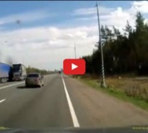 Video: Kamiondžija zaspao za volanom te za dlaku izbjegao frontalni sudar s drugim kamionom!