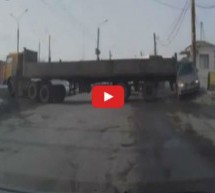 Video: Kriminalno bezobziran kamiondžija! Evo zašto nas kamioni plaše!