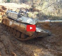 Video: Mrcina u kaljuži! Evo kako izgleda kada se tenk od 60 tona zaglavi u blatu