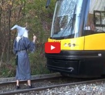 Video: Putnici gledali u čudu! Gandalf poručio tramvaju “nećeš proći”