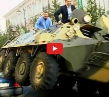 Video: Gradonačelnik tenkom pregazio nepropisno parkiranog Mercedesa