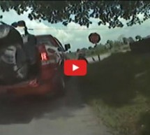 Video: Bijesni vozač kamioneta ganjao motoristu da ga izgura sa ceste