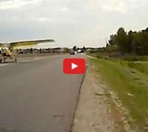 Video: Rus avionom sletio na prometnu cestu