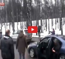 Video: Ruski obračun na cesti: Nakon sudara, zapucali jedni na druge