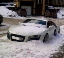 Skupocjeni Audi R8 ostavljen na milost i nemilost oštre ruske zime