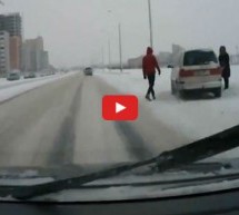 Video: Bahati Rus htio preplašiti pješaka pa završio u banderi