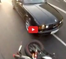 Video: Debeli Rus u BMW-u divljački udario i srušio motoristu