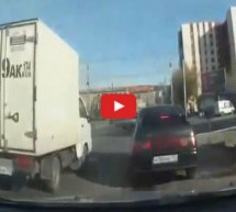 Video: Razigrani ruski kamiondžija i njegov ludi ples na semaforu