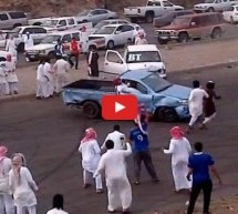 Video: Lud vozač i još luđa publika! Ovako se zabavljaju Arapski vozači!