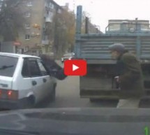 Video: Evo šta se dogodi ako ne gledate kada prelazite cestu!