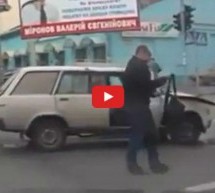 Video: Starom Ladom se zapucao u skupocjeni džip pa pobjegao s mjesta udesa