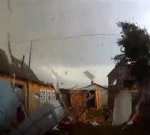 Video: Ovako to izgleda kad autom zapnete usred tornada