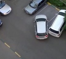 Video: Dvije žene, jedno parkiralište, 100 razloga za smijeh