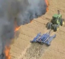 Video: Neustrašivi farmer u traktoru spasio svoju zemlju od požara!