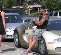 Video: Pogledajte da li djevojke zaista “padaju” na moćni i skupi Bugatti Veyron