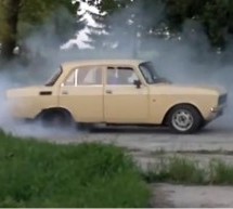 Video: Upoznajte najluđi Moskvič s džipovim V8 motorom u akciji