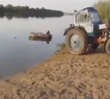 Video: Nećete vjerovati što je ovaj traktor izvukao iz vode!