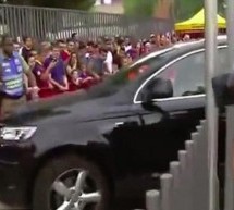 Video: Barcelonin T. Vermaelen baš i nije spretan za volanom!