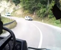 Video: Navijači Golfom u rikverc, na putu za Banja Luku