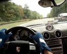 Video: Gledajte na svoju odgovornost! Porscheom tokom trke udario u jelena!