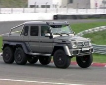 Video: Mercedes G63 AMG 6×6 “zalutao” na stazu među superautomobile i ukrao šou