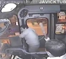 Video: Ovaj pljačkaš u autobusu je loše završio na sve moguće načine
