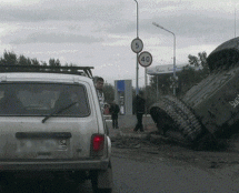 Video: Pošlo mu za rukom što nikome nije! Rus prevrnuo tenk na ulici!