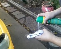 Video: Uzeo je sprej protiv insekata i počeo čistiti auto. Rezultat će vas izenaditi!