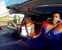 Video: Superdjevojka! Kaskaderka vožnjom nasmrt isprepadala fudbalere Arsenala!