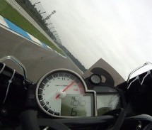 Video: Da se naježiš! Jurio na BMW S1000RR motoru pri 300 km/h, da bi na kraju pao!
