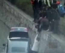 Video: Dramatično spašavanje žene koja je autom upala u rijeku