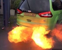 Video: Ovaj porodični automobil baca plamen kakav do sada niste vidjeli!