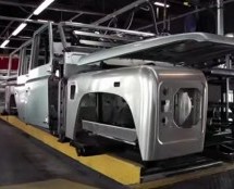 Video: Zavirite u fabriku u kojoj nastaje Land Rover Defender