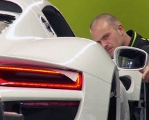 Video: Ovako se ručno izrađuje Porsche 918 Spyder
